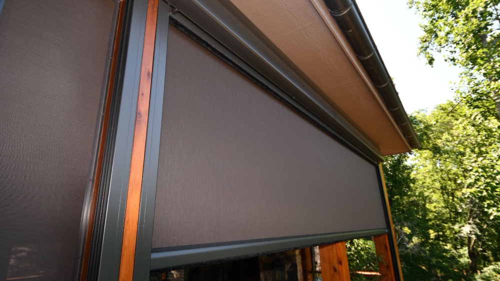 The screen’s track system complements the existing colors in of the deck’s structure
